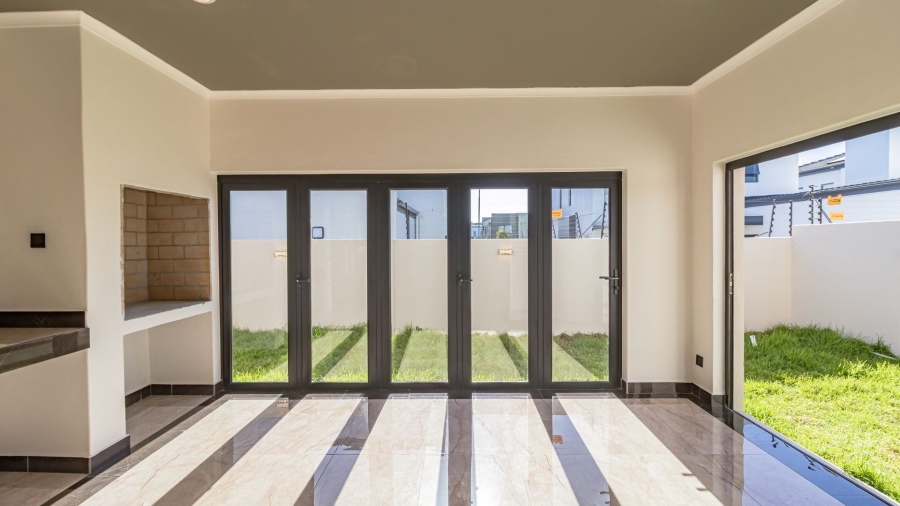 3 Bedroom Property for Sale in Sandown Western Cape